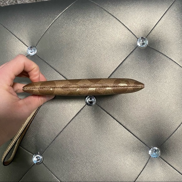 Coach Wristlet - Picture 6 of 11